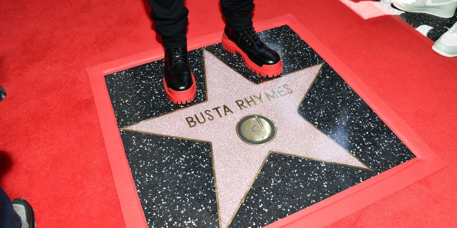 Der Hip-Hop-Star enthüllt auf dem «Walk of Fame» den 2.818. Stern.