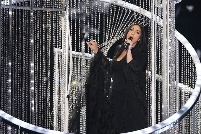 Yuval Raphael performt ihren Song «New Day Will Rise» während des Finals des 69. Eurovision Song Contest in Basel. Yuval Raphael