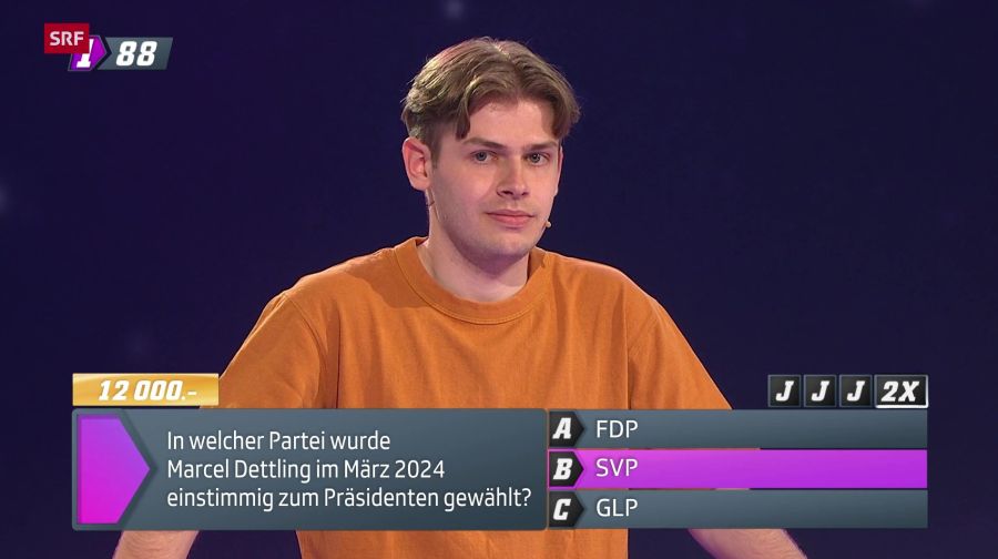 Student Matteo tippt bei der Dettling-Frage auf B, die SVP. Er hat zu diesem Zeitpunkt 12'000 Franken auf dem Konto und 88 Gegner vor sich.