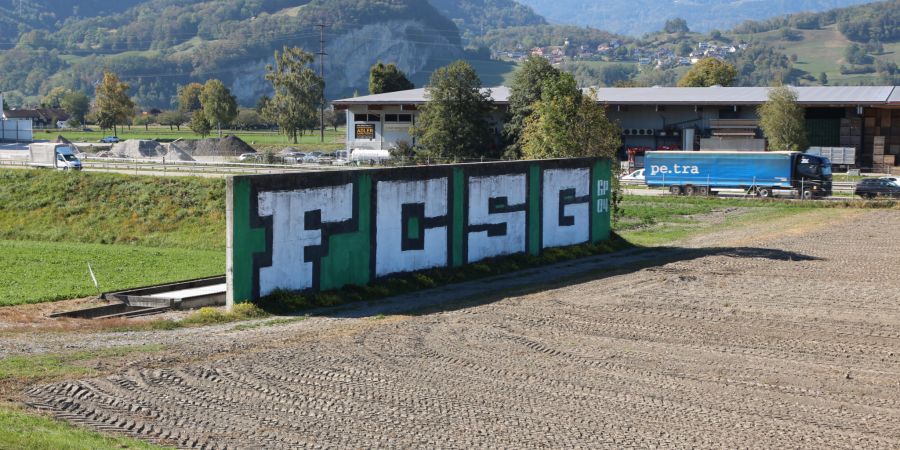 Ein bereits älteres «Fankunstwerk» der Fussballfans befindet sich bereits seit Frühling 2025 kurz vor der Autobahnausfahrt Oberriet. mm