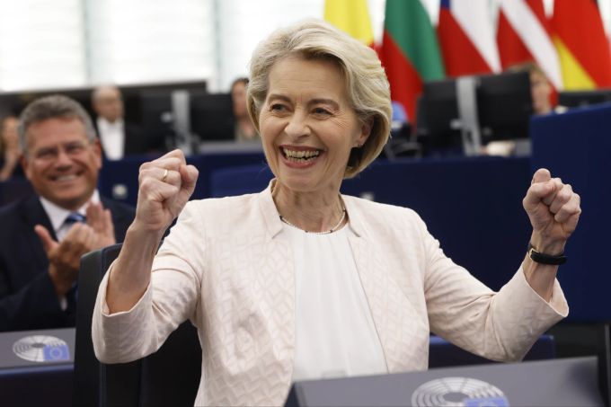 Ursula von der Leyen ist wiedergewählt worden. France European Commission President