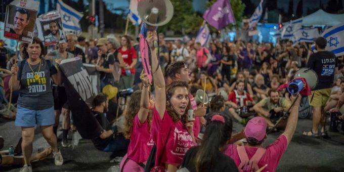 Netanjahu in Kritik - Tausende fordern in Israel Geisel-Deal