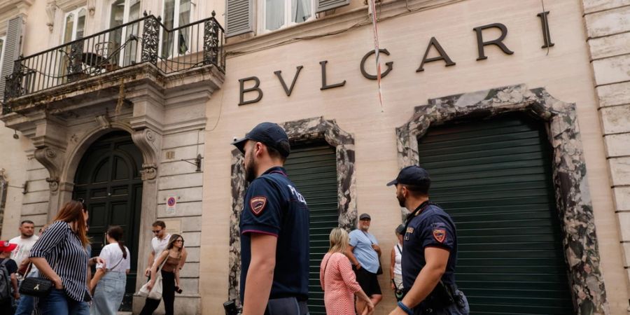 Rom Bulgari Polizisten Passanten