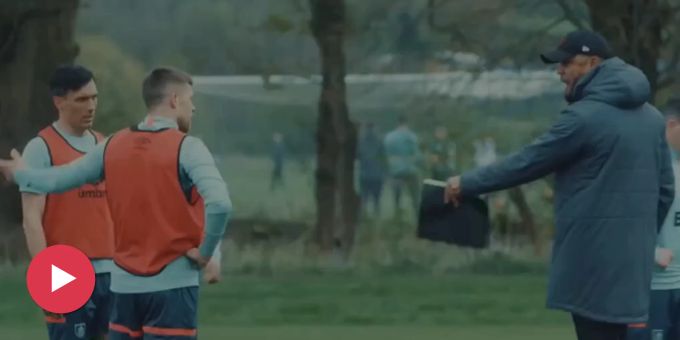 Krasses Video - Neuer Bayern-Coach staucht Burnley-Spieler zusammen