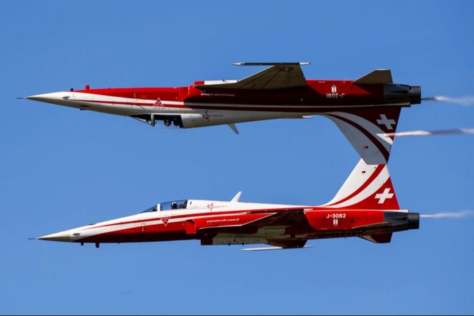 Patrouille Suisse Formation Mirror