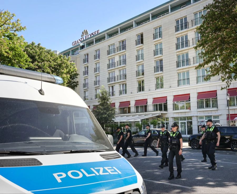 Seit Februar fällt der Teenie-Gangster auch in Hamburg mit Straftaten auf. Die Polizei verhängte einen dreimonatigen Platzverweis gegen ihn. (Symbolbild)