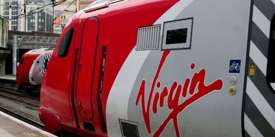 Ein Virgin-Zug stoppt in der britischen Stadt Birmingham. (Archivbild)
