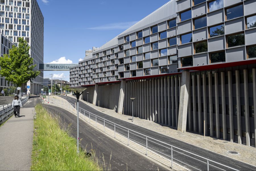 Das Inselspital Bern behandelte in den vergangenen Tagen mehrere Menschen mit hitzebedingten Beschwerden.