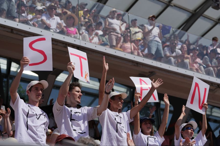 Von den Fans im Stadion wird Stan frenetisch gefeiert.