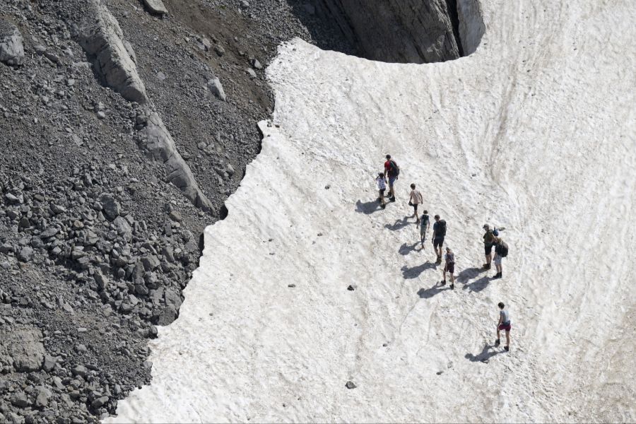 Fünf Wanderer wurden im Gran-Sasso-Massiv in rund 2600 Metern Höhe von einem heftigen Sommergewitter überrascht. (Symbolbild)