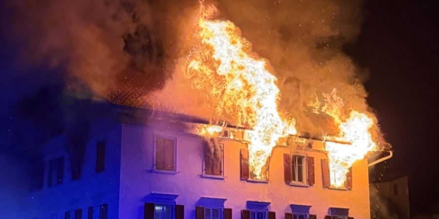In der Nacht zum 21. August brannte in Thusis das Restaurant Beverin. Der Brand forderte vier Todesopfer, acht weitere Personen verletzten sich.