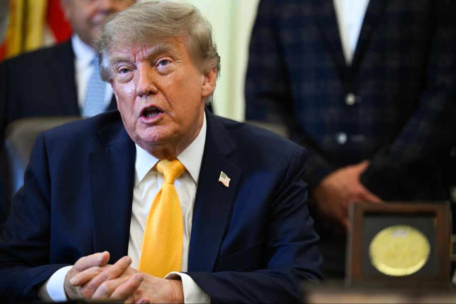 Donald Trump hat drei engen Mitarbeitenden zu Weihnachten einen grossen Batzen Geld geschenkt.