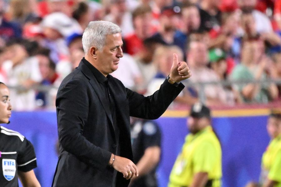 ...auf Algerien mit Ex-Nati-Coach Vladimir Petkovic.