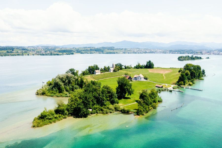 Die «Inselwirtschaft Ufenau» liegt auf der idyllischen Insel Ufenau im Zürichsee.