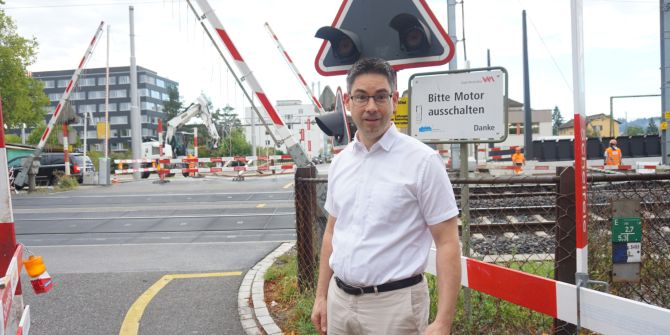 Matthias Henggeler kritisiert den Passerellen-Rückbau durch die Stadt.