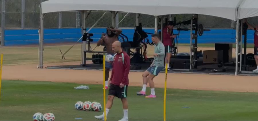 Mittendrin ist auch Captain Granit Xhaka, um den sich Wechselgerüchte ranken.