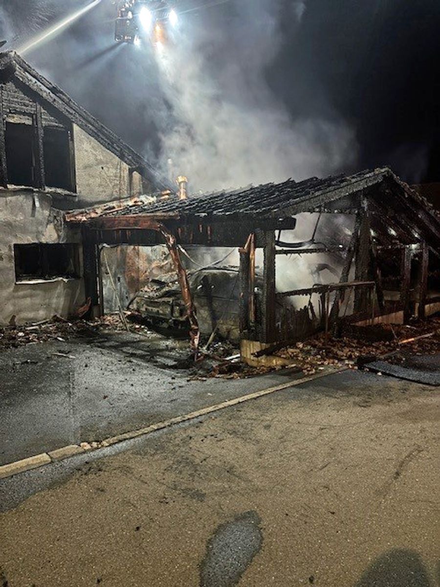 Durch den Brand entstand hoher Sachschaden.