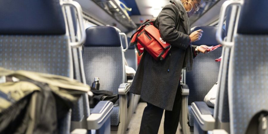 Auf der Bahnstrecke zwischen Olten SO und Sissach BL ist zurzeit aufgrund eines Gleisschadens mit Verspätungen und Ausfällen zu rechnen. (Symbolbild)
