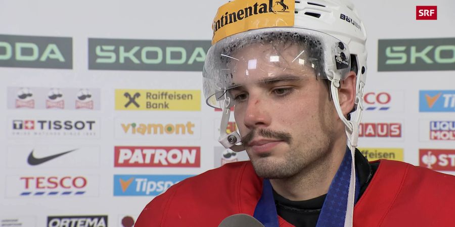 Ein enttäuschter Kevin Fiala zeigt sich beim Interview mit SRF niedergeschlagen nach der Niederlage im WM-Final gegen Tschechien.