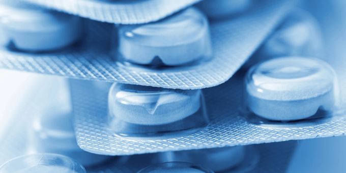 Mehr als ein Filmklischee: Viagra-Überdosierungen führen immer wieder zu Notfällen. Blaue Tabletten