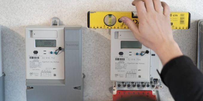 Digitale Stromzähler, sogenannte Smart Meter, sind ein Streitpunkt im Vorfeld der Abstimmung über das neue Stromgesetz am 9. Juni. smart meter stromgesetz