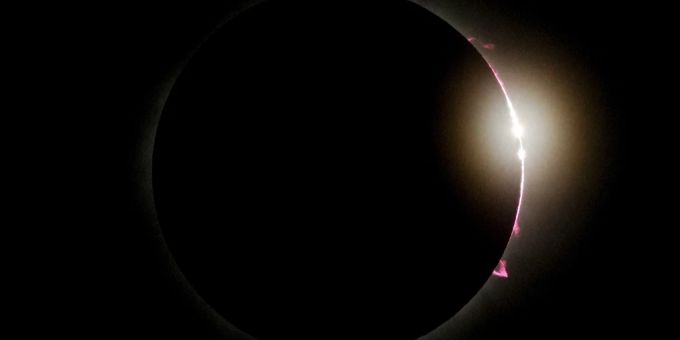 Im mexikanischen Mazatlan hat sich der Mond kurz nach 14 Uhr Ortszeit (20 Uhr Schweizer Zeit) komplett vor die Sonne geschoben. Die totale Sonnenfinsternis dauerte etwa vier Minuten. Sonnenfinsternis