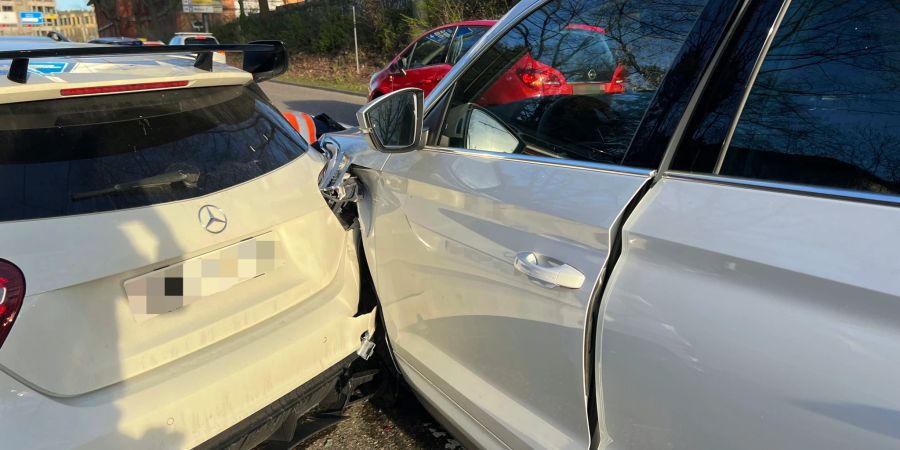 Verkehrsunfall fordert Sachschaden