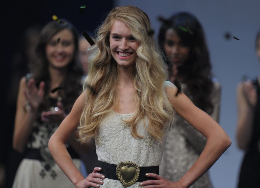 Im August 2012 wurde Manuela Frey zur Siegerin des Modelwettbewerbs «Elite Model Look Switzerland» gekürt.