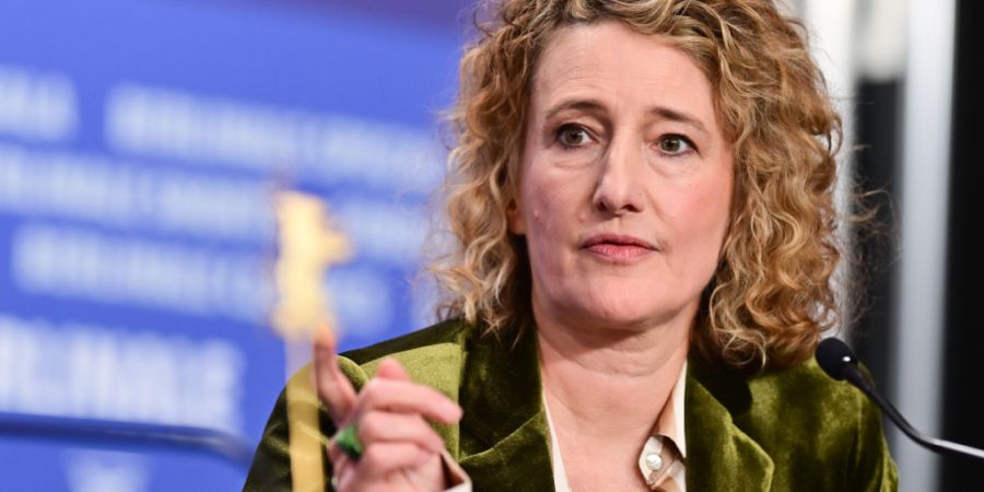 ARCHIV - Tricia Tuttle, Berlinale-Intendantin, spricht während der Pressekonferenz der Internationalen Jury der Berlinale am Eröffnungstag im Pressezentrum. Foto: Sebastian Christoph ...