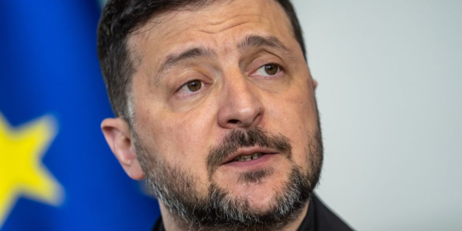 ARCHIV - Wolodymyr Selenskyj, Präsident der Ukraine, spricht bei einer Pressekonferenz im Bundeskanzleramt anlässlich der deutsch-ukrainischen Regierungskonsultationen. Foto: Michael ...