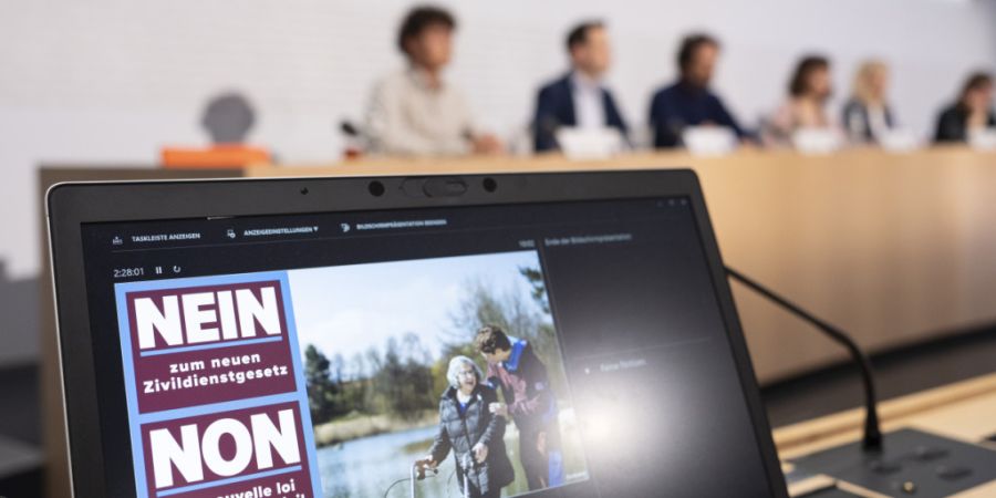 Die Gegnerinnen und Gegner von höheren Hürden für den Zivildienst haben gut fünf Wochen vor dem Abstimmungstermin ihre Nein-Kampagne lanciert.
