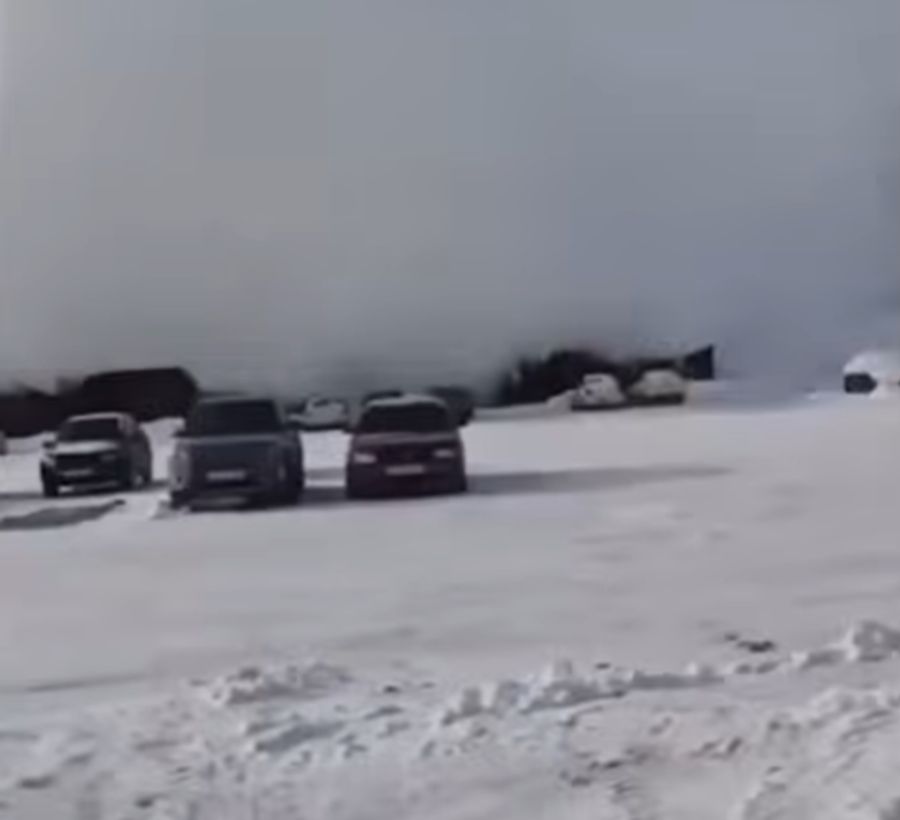 Von weitem kann eine Lawine aussehen wie eine Wolke aus Pulverschnee. Das Gewicht der Schneemassen ist aber tödlich.