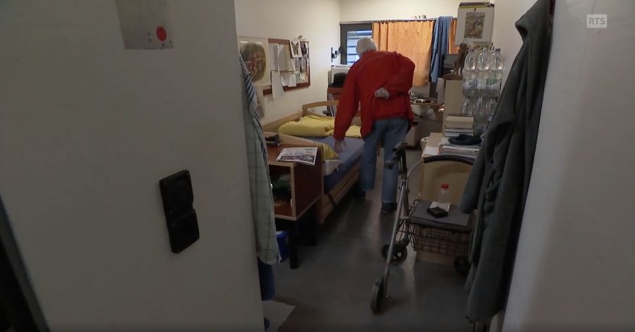 Damit wachsen auch die Anforderungen an die Vollzugsbeamten und Pfleger in den Gefängnissen.