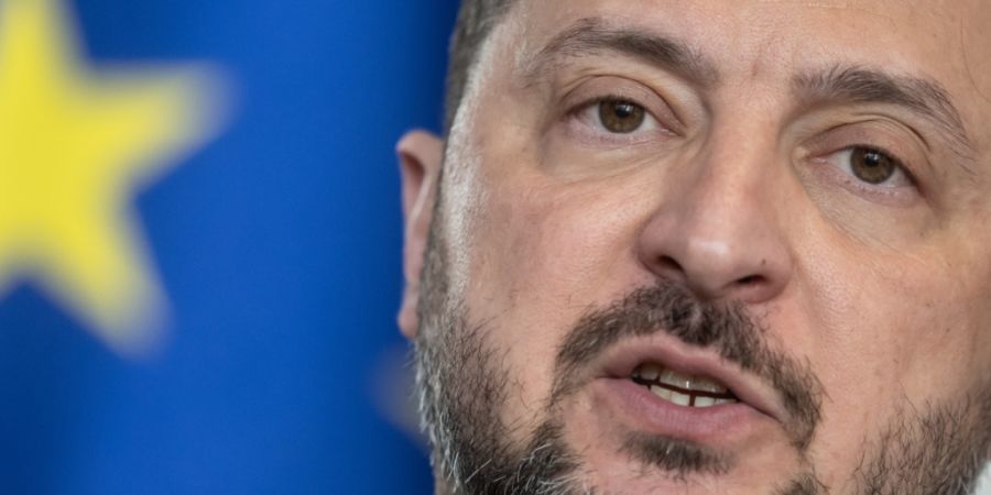 ARCHIV - Wolodymyr Selenskyj, Präsident der Ukraine, spricht bei einer Pressekonferenz. Foto: Michael Kappeler/dpa/Archivbild