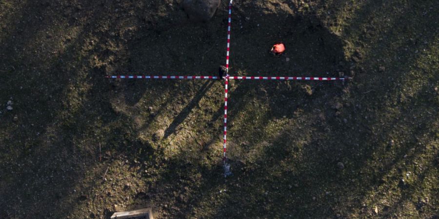 Die Explosion von mehreren hundert Kilogramm Sprengstoff hinterliess einen grossen Krater. Mittlerweile wurden 150 Schäden gemeldet. (Archivbild)