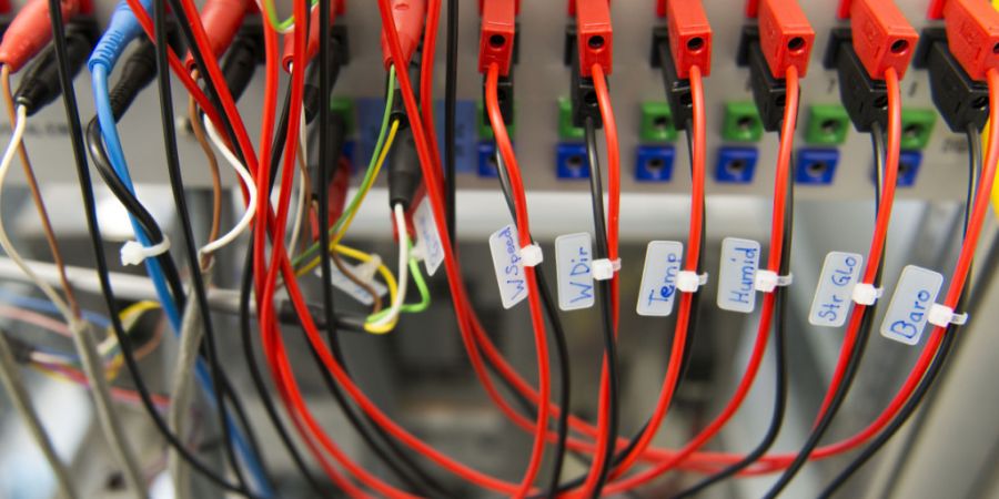 Pläne für die Überwachung des Fernmeldeverkehrs sind in der Vernehmlassung durchgefallen. Der Bundesrat geht deshalb bei der Reform über die Bücher. (Themenbild)