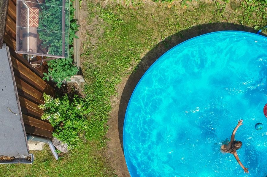 Am 23. Juni 2022 spielte der fünfjährige Karlton im Pool, während seine Familie sich um die jüngeren Zwillinge kümmerte.