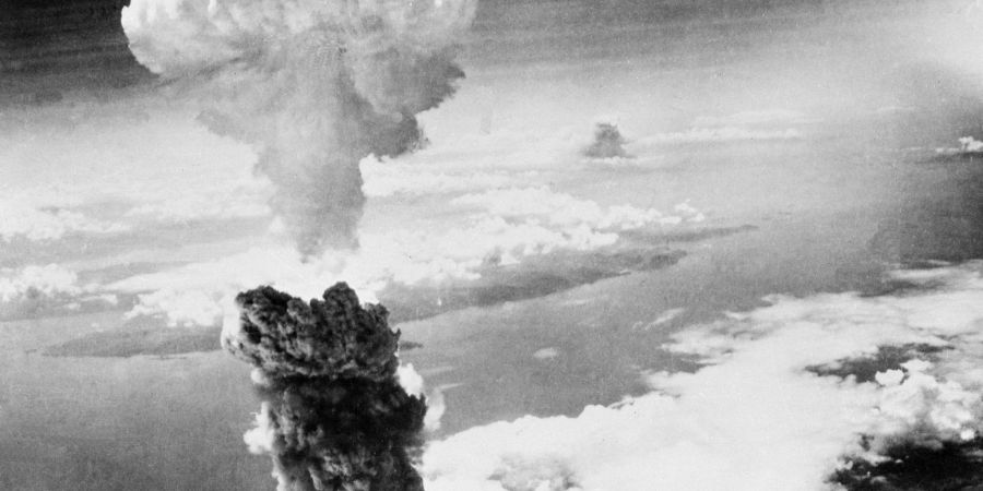 Der Rest werde in Reserve gehalten. Es gibt insgesamt neun Atommächte. (Im Bild: Riesige Rauchwolke nach dem Abwurf einer Atombombe über Nagasaki im August 1945)