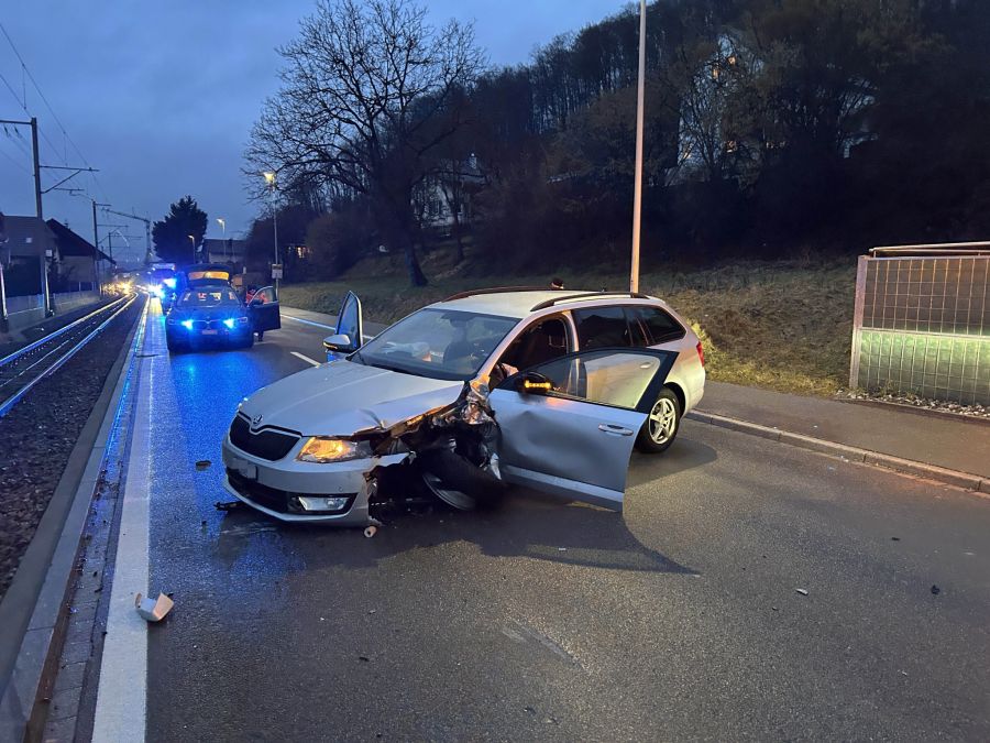Bei der Kollision wurde die Verursacherin verletzt.