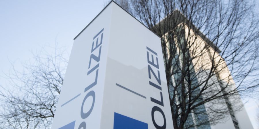 Die Luzerner Polizei hat einen Mann festgenommen, der mutmasslich für Betrüger Geld transportierte. (Symbolbild)