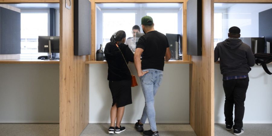 Ab 16 Jahren können Personen in der Schweiz ohne Einwilligung der Eltern oder gesetzlicher Vertreter beim Zivilstandsamt eine Änderung des Geschlechts und des Vornamens beantragen. (A...