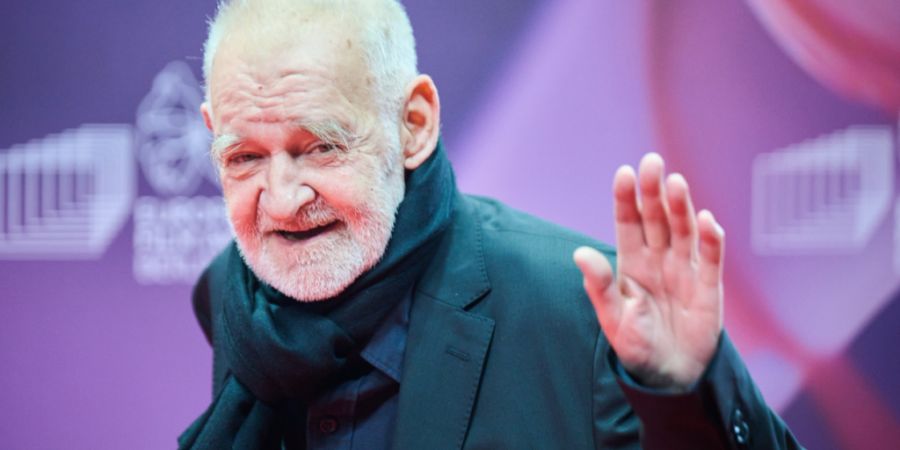 ARCHIV - Bela Tarr, Regisseur, kommt zur Verleihung des Europäischen Filmpreises. Die Europäische Filmakademie (EFA) vergibt die Auszeichnungen bei einer Gala in der Arena Berlin. Der...