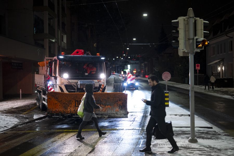 Lokal könnte es dann zu Glatteis kommen. (Symbolbild)