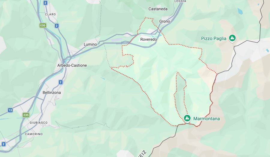 Roveredo liegt östlich von Bellinzona.