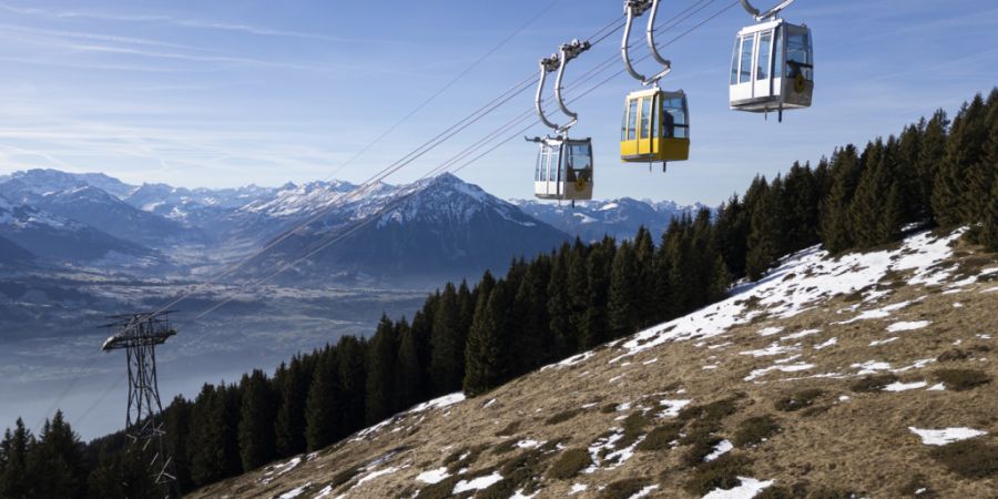 Die Niederhornbahn in Beatenberg hat am ersten Tag im Jahr den Betrieb nach Reparaturarbeiten wieder aufgenommen.