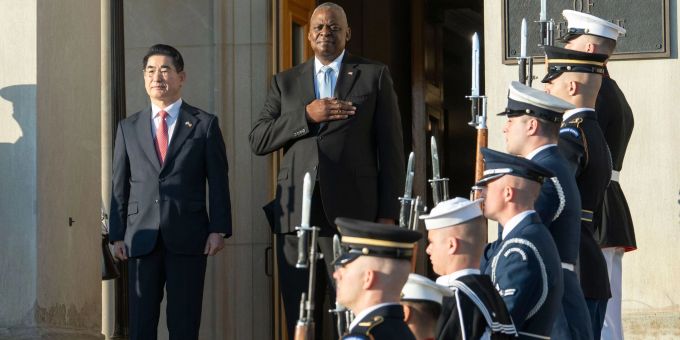 Die USA haben Hinweise, dass Russland erste Soldaten aus Nordkorea in Richtung Kriegsgebiet mit der Ukraine verlegt. Nordkorea Russland