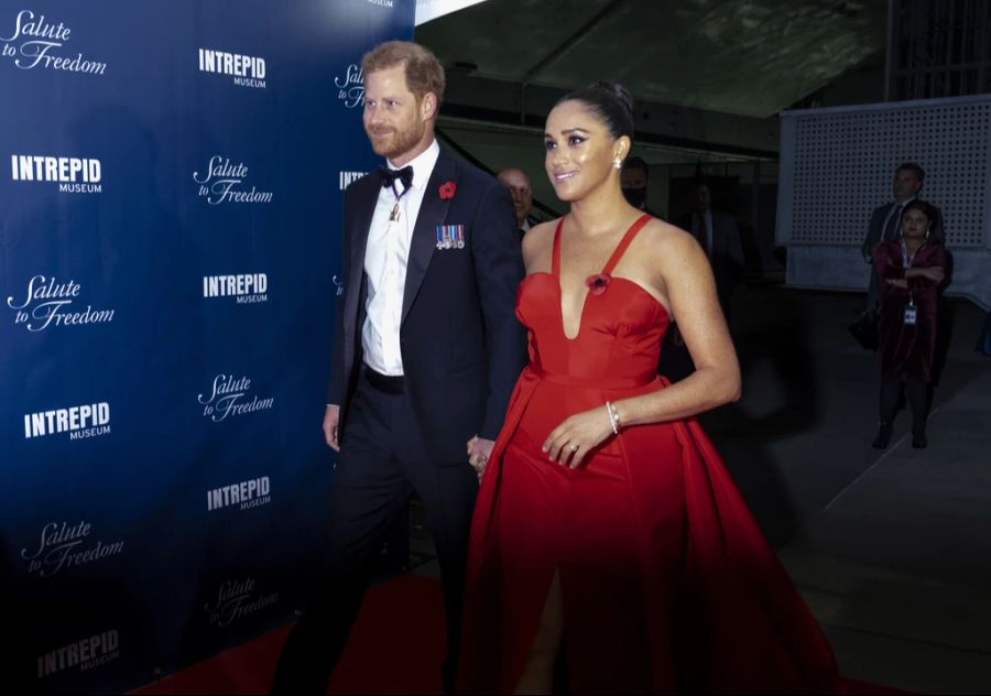 Bereits 2021 zeigte Meghan sich in dem roten Kleid.