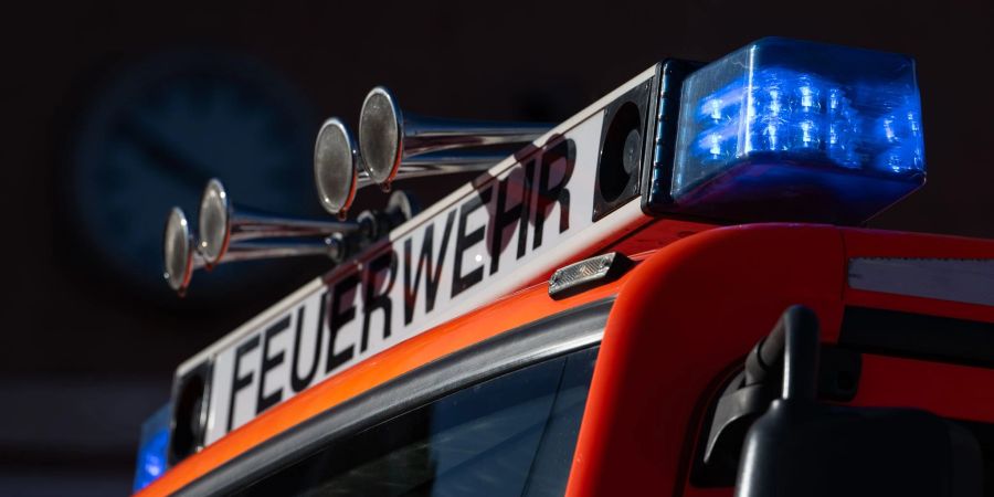 Bei einem Brand im Kinderzimmer findet die Feuerwehr Mutter und Kinder nur noch leblos vor. (Symbolfoto)