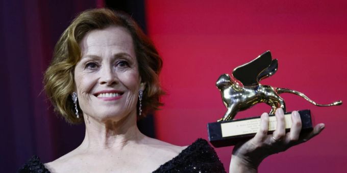 Schauspielerin Sigourney Weaver wurde bei der Eröffnung der Filmfestspiele von Venedig mit dem Ehrenpreis «Leone d'Oro» ausgezeichnet Sigourney Weaver Filmfestspiele Venedig