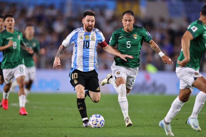 Lionel Messi leva a Argentina à vitória nas eliminatórias para a Copa do Mundo. Lionel Messi